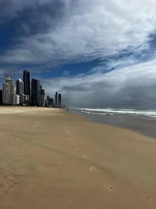 Surfers Beachside Retreat Gold Coast Apartment