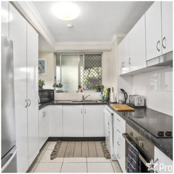 Apartment Surfers Beachside Retreat Gold Coast
